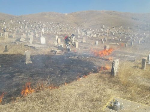 Далан давхрын оршуулгын газарт гарсан түймрийг унтраажээ